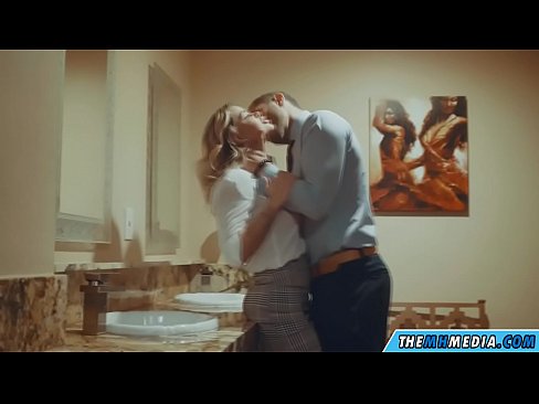 ❤️ Pamene blonde wabusty akunyengererani m'chimbudzi cha anthu onse Zolaula zolaula pa ny.pornsos-com.ru  ☑